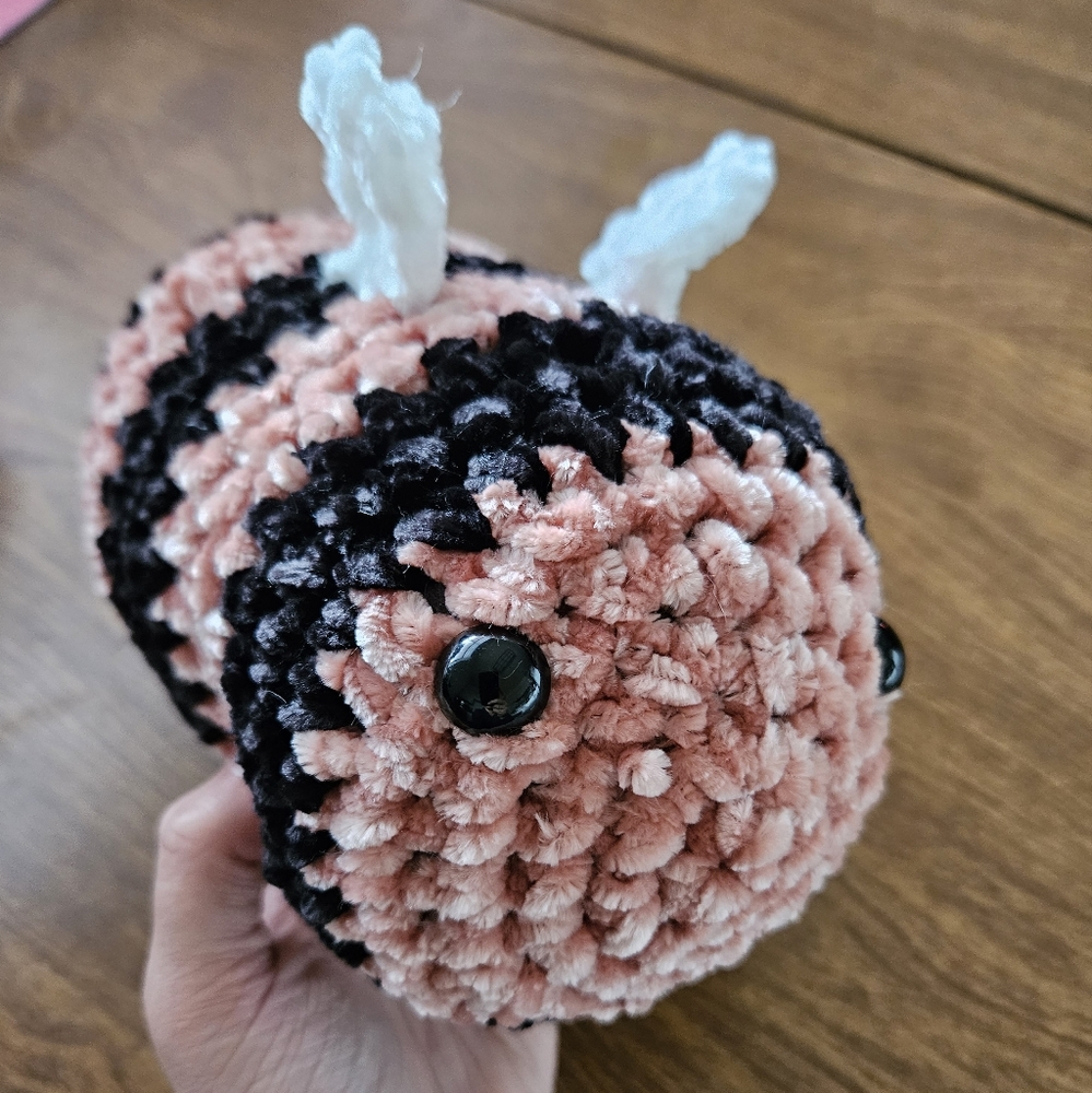 Crochet Pink Velvet Bee Plush Amigurumi